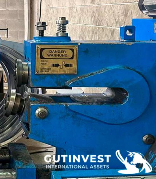 Circular shear for cutting sheet metal discs