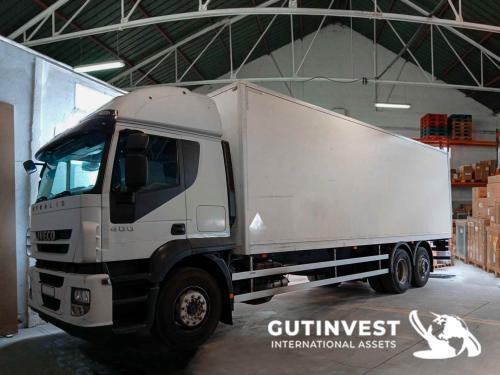 Camión caja cerrada