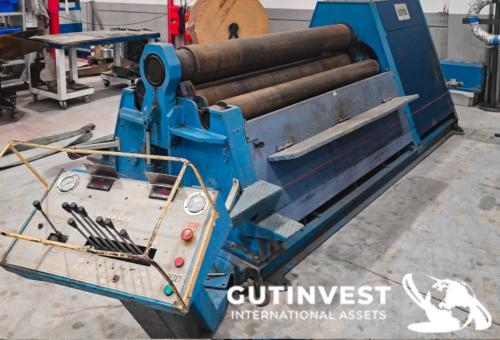 Sheet metal bending machine with 4 rollers