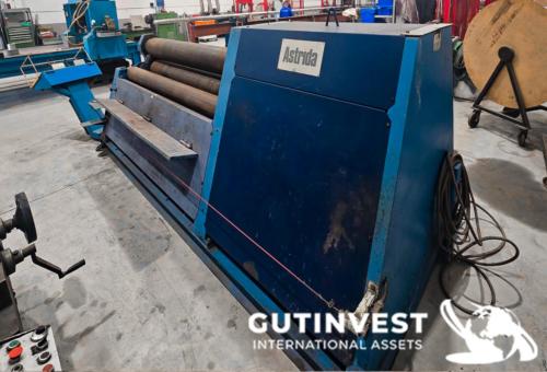 Sheet metal bending machine with 4 rollers