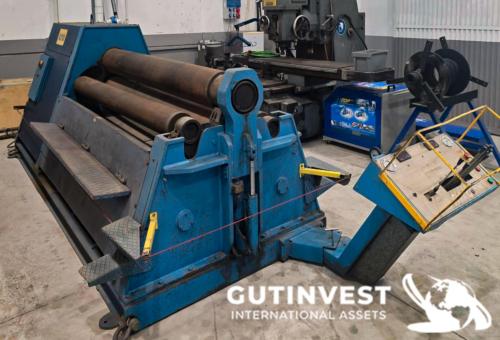 Sheet metal bending machine with 4 rollers