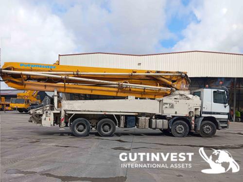 Camión con autobomba de hormigón