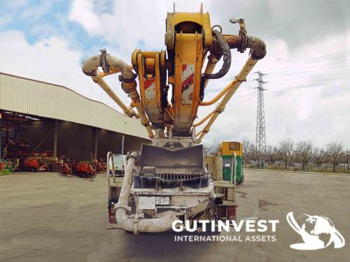 Camión con autobomba de hormigón