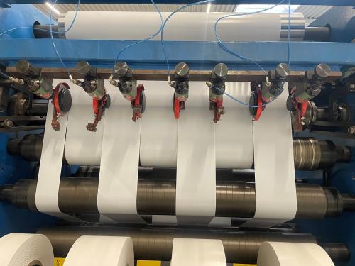 Rebobinadora cortadora industrial para materiales flexibles