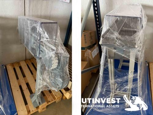 Cartoning machine for cosmetic and pharmaceutical products