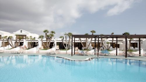 Tourist resort of 132 apartments - 4 stars in Lanzarote