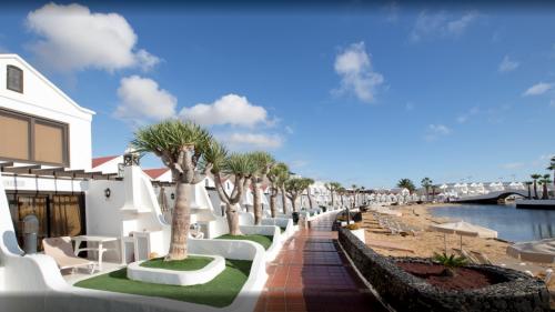 Tourist resort of 132 apartments - 4 stars in Lanzarote