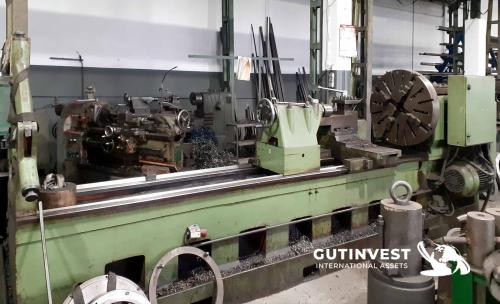 Conventional lathe for metal