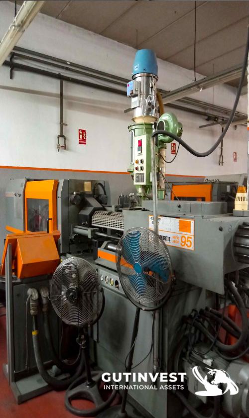 Injection Moulding Machine - 95Tn