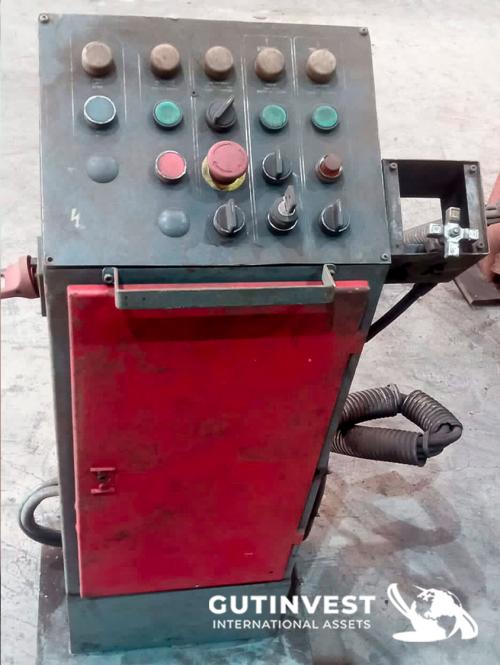  Band sawing machine