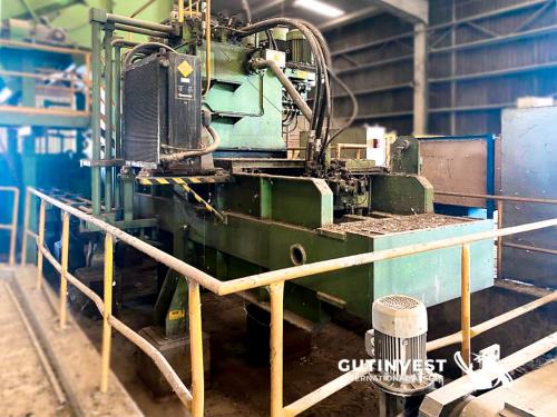 Pressing and wrapping line of cardboard or plastic bales