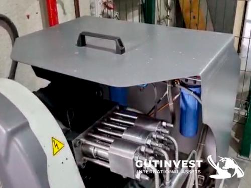 Waterjet cutting machine. 