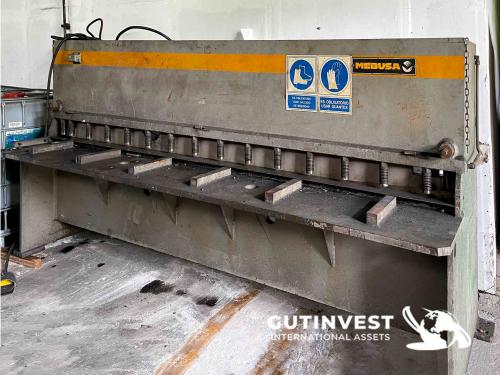 Metal shear