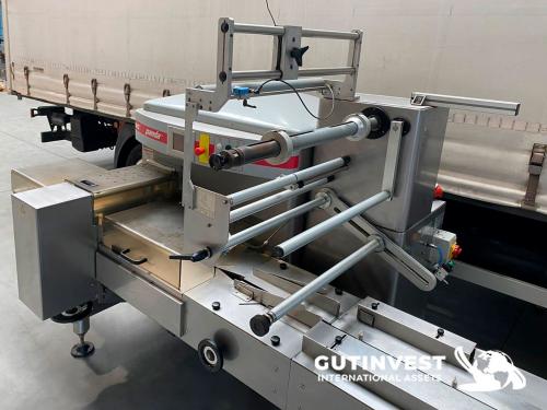 Horizontal flow pack bagging machine (HFFS)