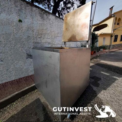 Stainless steel container with basket