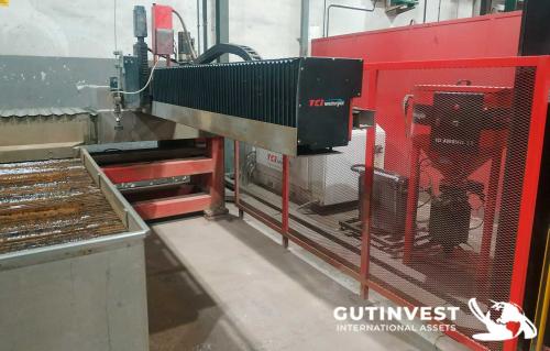 Waterjet cutting machine 