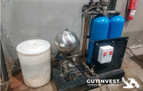 Waterjet cutting machine 