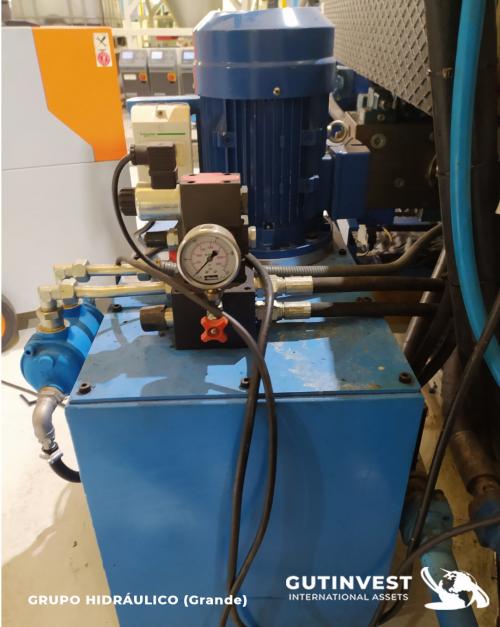 Plastic Injection machine - 650Tn