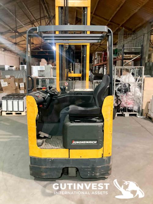 Retractable forklift