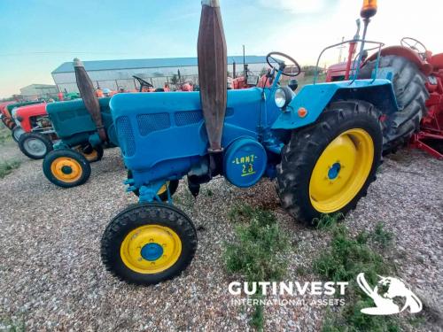 Agricultural tractor