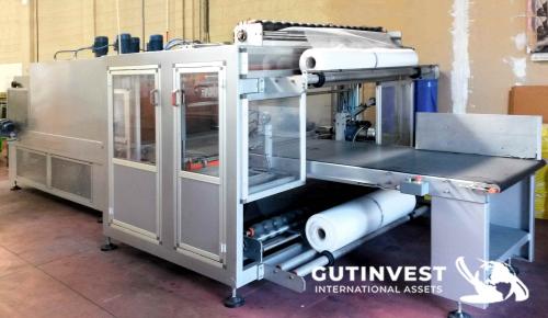 Shrink wrapping machine