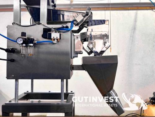 Semi-automatic vertical packaging and filling line