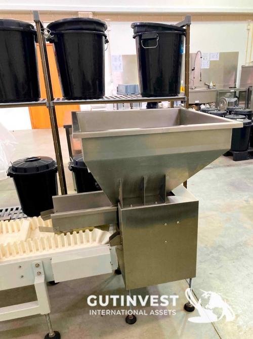 Semi-automatic vertical packaging and filling line