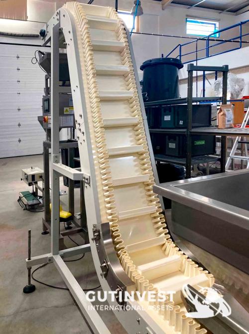 Semi-automatic vertical packaging and filling line