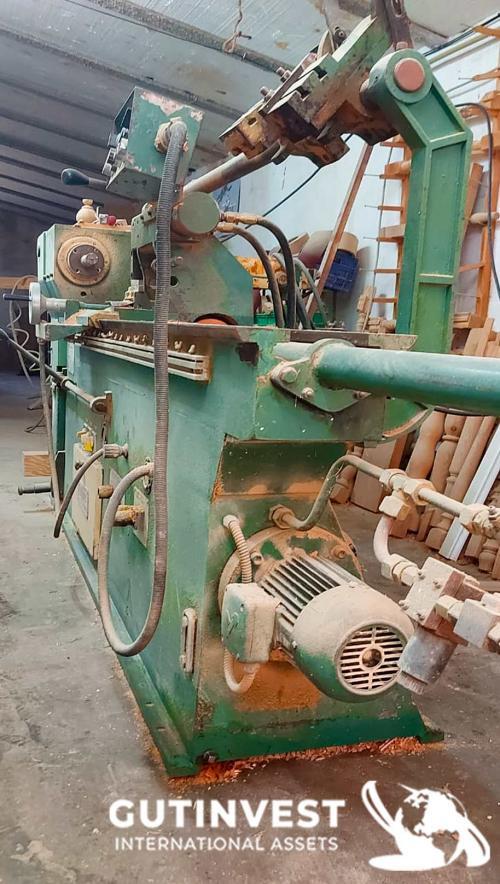 Lathe for woodworking