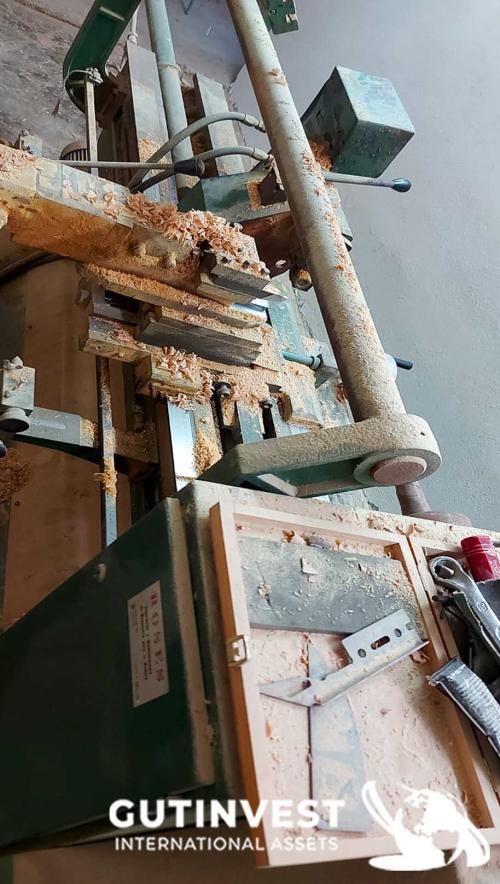 Lathe for woodworking