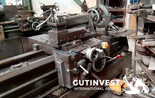 Lathe for metal