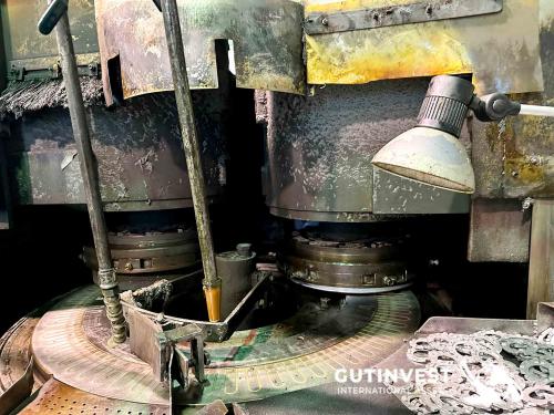 Flat grinding machine