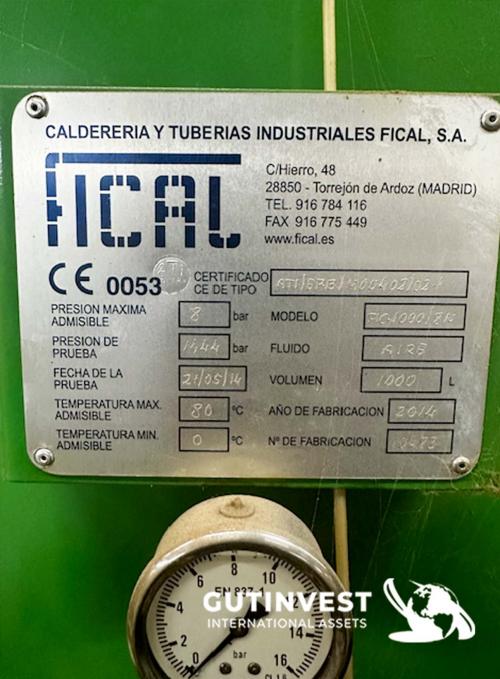 Nitrogen generator with tank