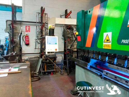 CNC hydraulic press brake