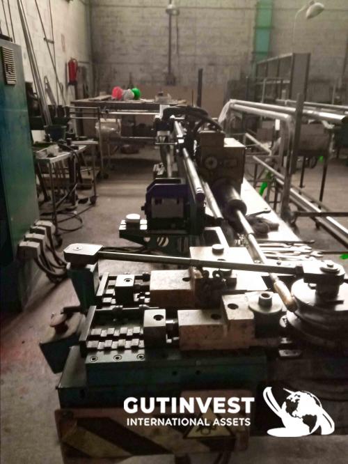 Tube bending machine