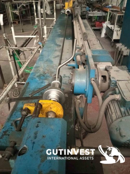 Tube bending machine