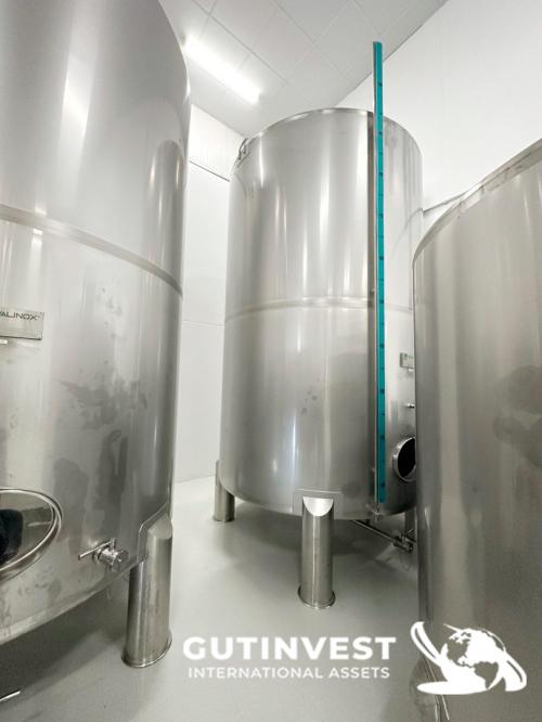 Complete lot of machinery for olive oil packaging