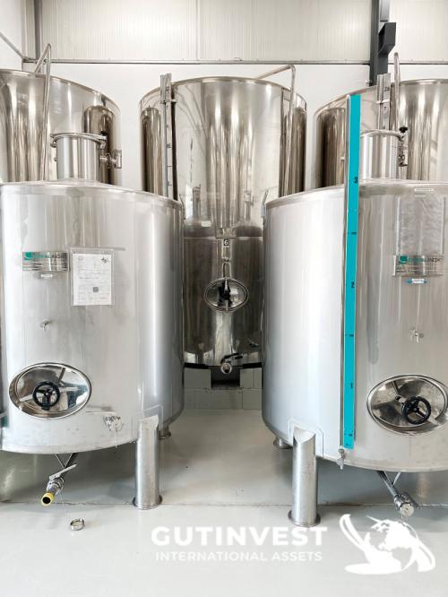 Complete lot of machinery for olive oil packaging