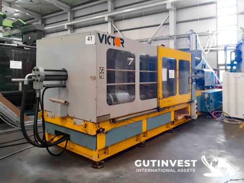 Plastic injection molding machine - 550Tn