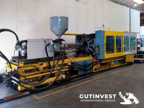 Plastic injection molding machine - 550Tn