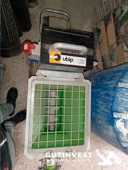 Machine for pumping and spraying ready-mixed materials