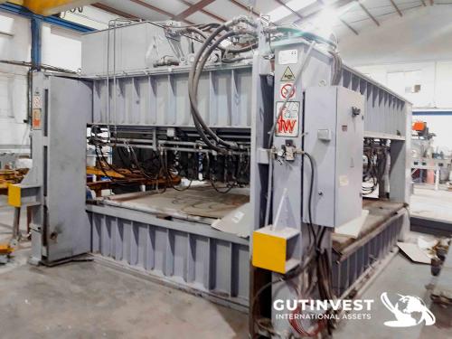 Hydraulic press for hydroforming 