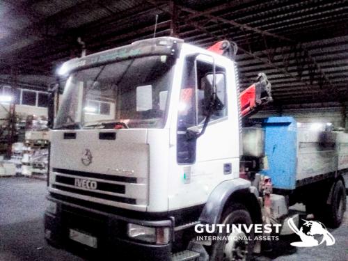  Open box truck with boom lift