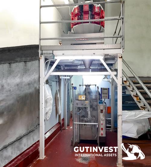 Vertical packaging machine with multihead weigther 10-heads.