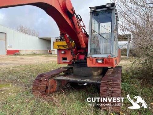 Crawler excavator