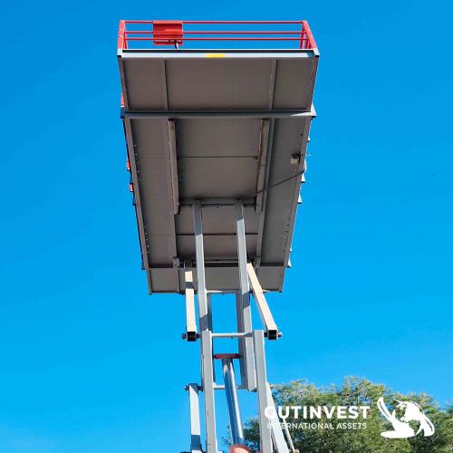 Scissor lift platform - 10 meters