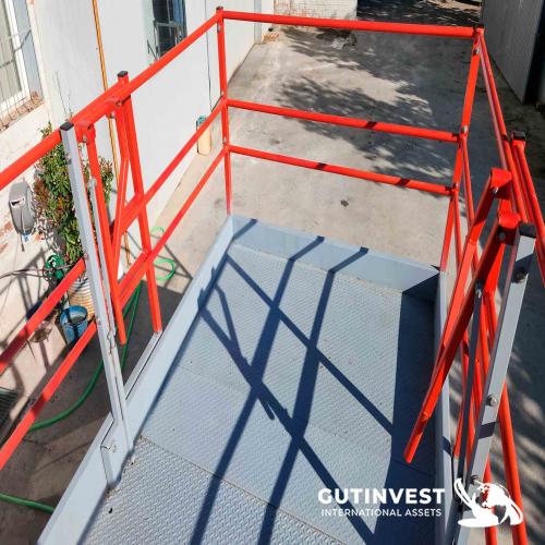 Scissor lift platform - 10 meters