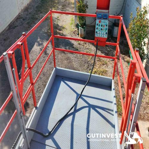 Scissor lift platform - 10 meters
