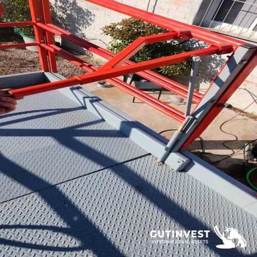Scissor lift platform - 10 meters