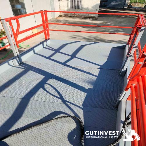 Scissor lift platform - 10 meters